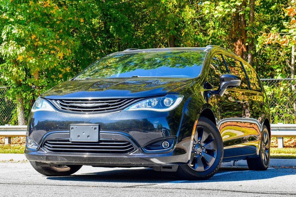 2019 Chrysler Pacifica Hybrid Limited FWD