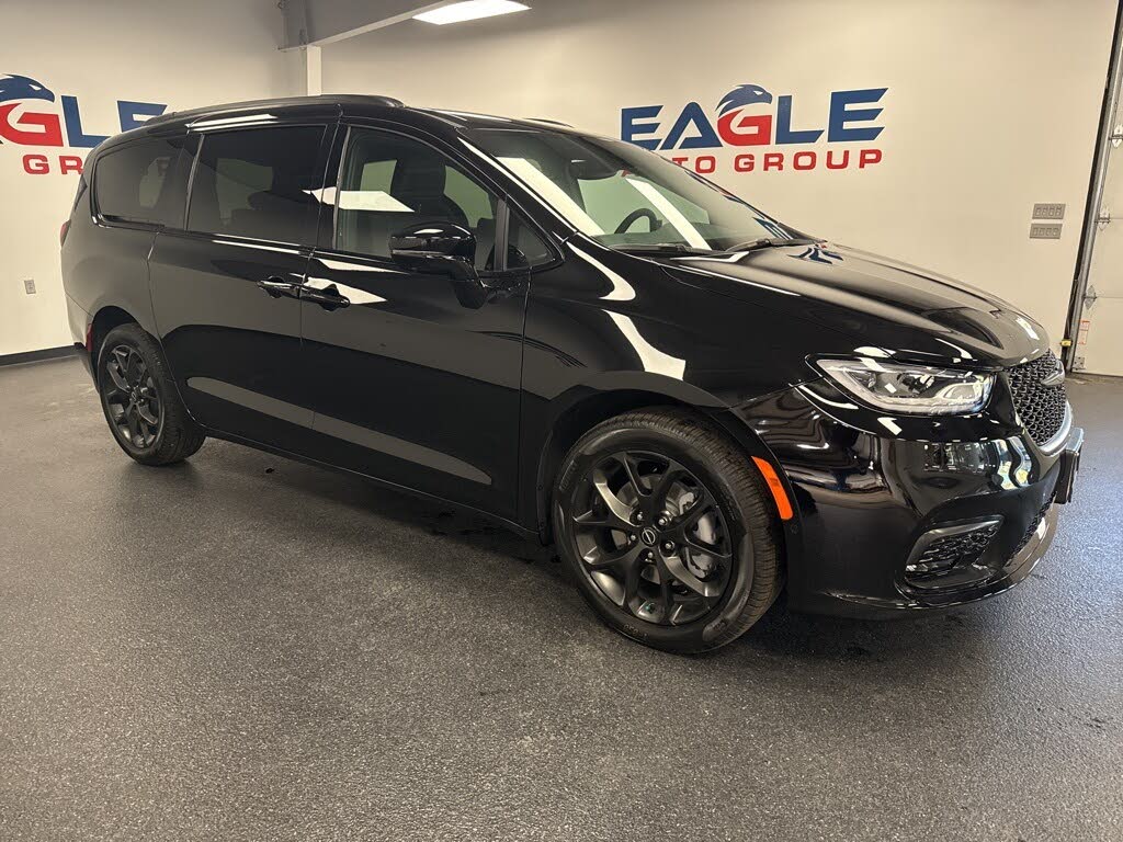 2026 Chrysler Pacifica Select AWD