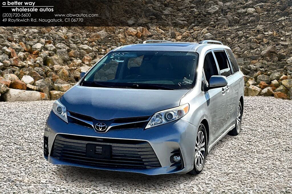 2018 Toyota Sienna XLE 7-Passenger FWD with Auto-Access Seat