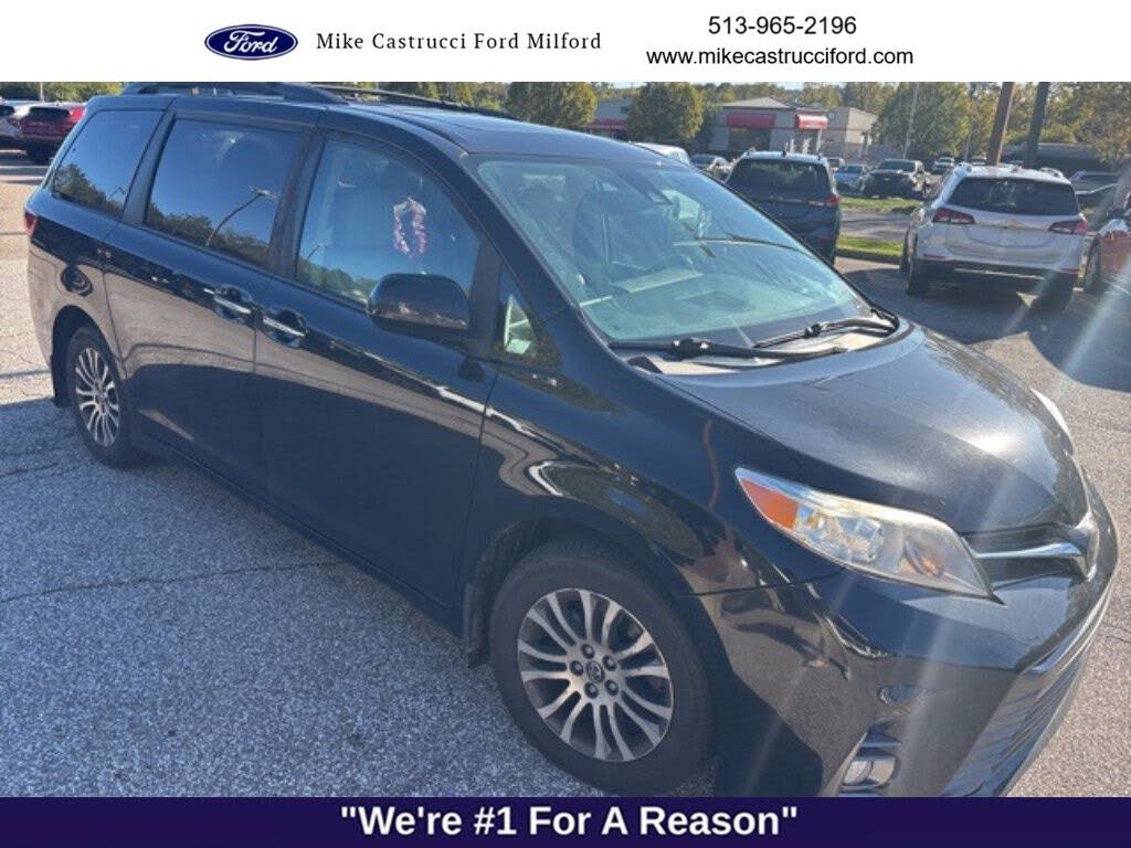 2020 Toyota Sienna XLE 7-Passenger FWD with Auto-Access Seat