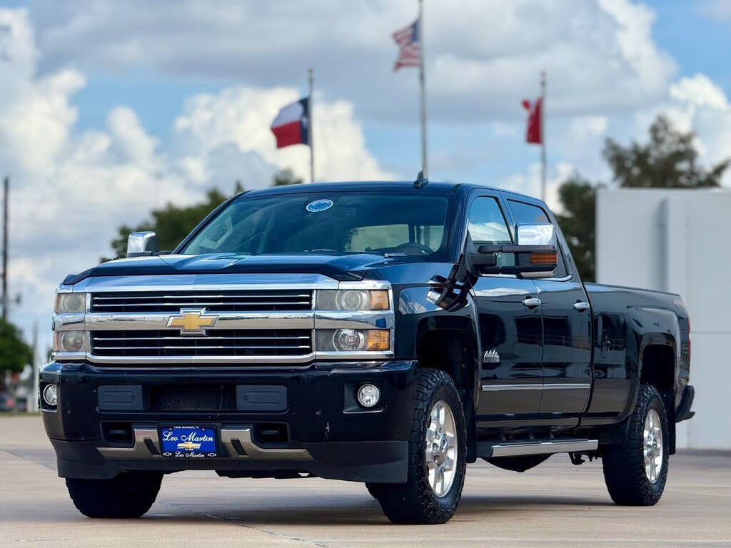 2015 Chevrolet Silverado 3500HD High Country Crew Cab LB DRW 4WD