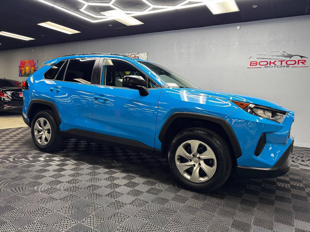 2020 Toyota RAV4 LE FWD