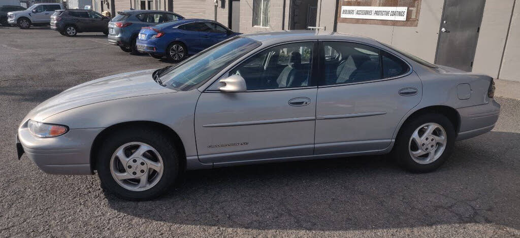 1999 Pontiac Grand Prix 4 Dr SE Sedan
