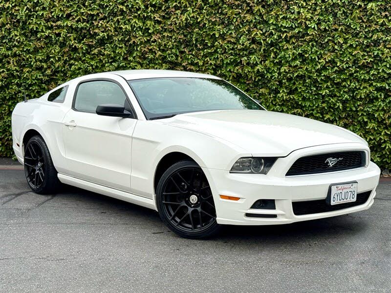 2013 Ford Mustang V6 Coupe RWD