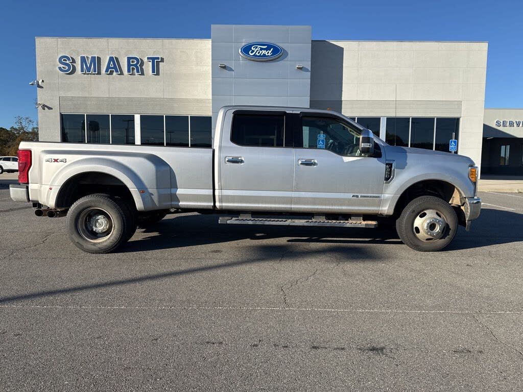 2017 Ford F-350 Super Duty Lariat Crew Cab LB DRW 4WD