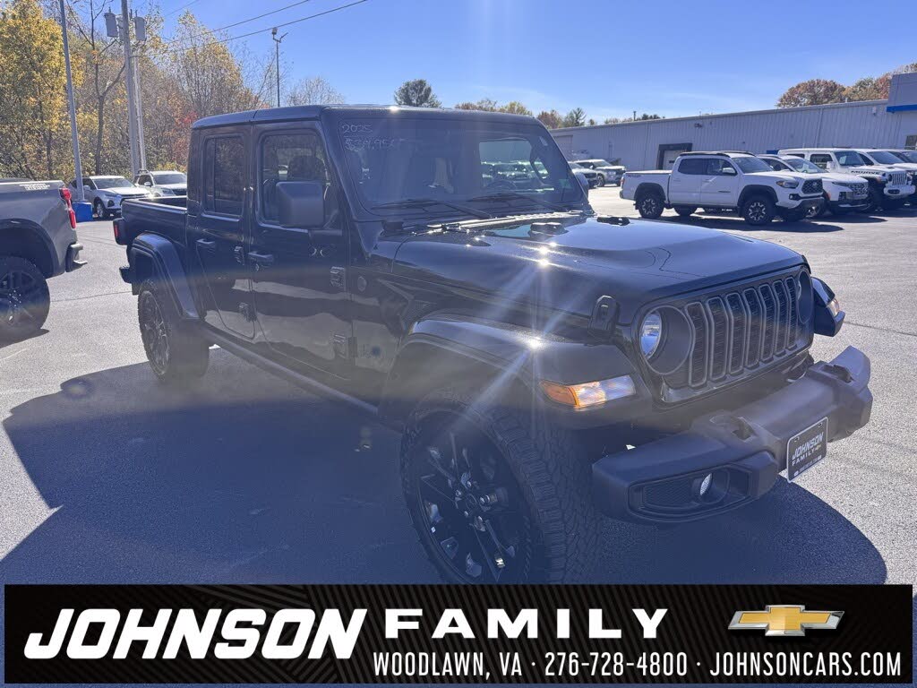 2025 Jeep Gladiator NightHawk Crew Cab 4WD