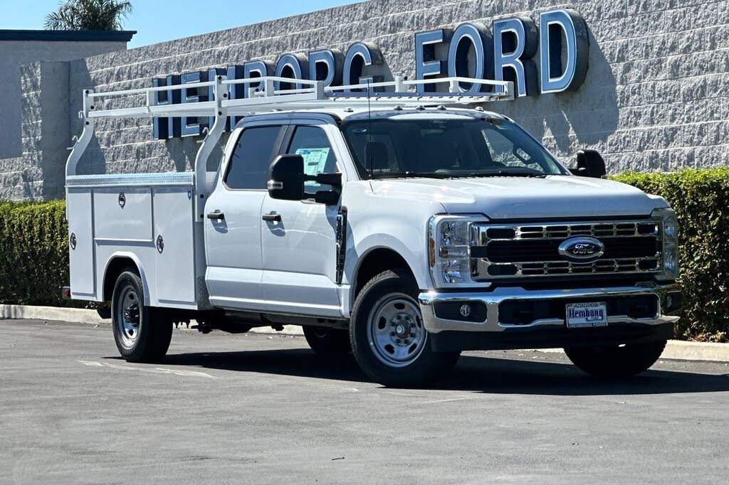 2026 Ford F-350 Super Duty Chassis XL Crew Cab RWD
