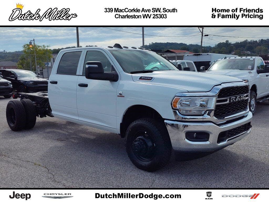2024 RAM 3500 Chassis Tradesman Crew Cab LB DRW 4WD