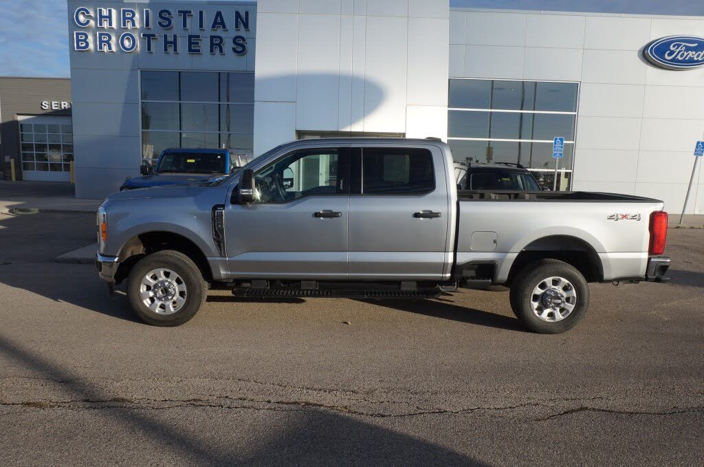 2023 Ford F-350 Super Duty XLT Crew Cab LB 4WD