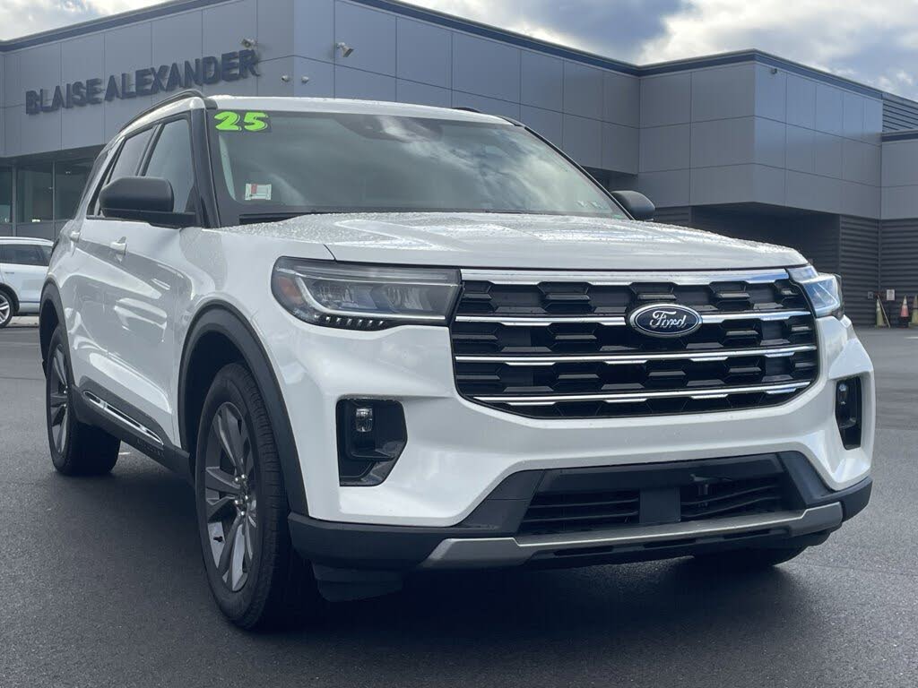2025 Ford Explorer Active AWD