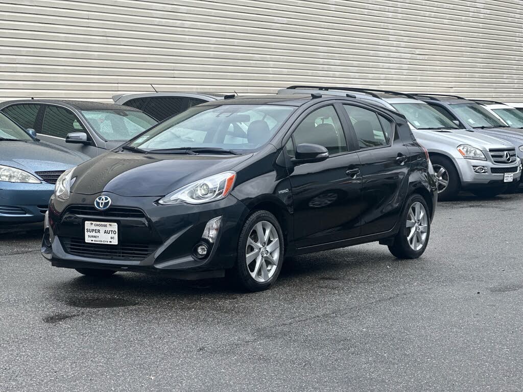 2016 Toyota Prius c Technology