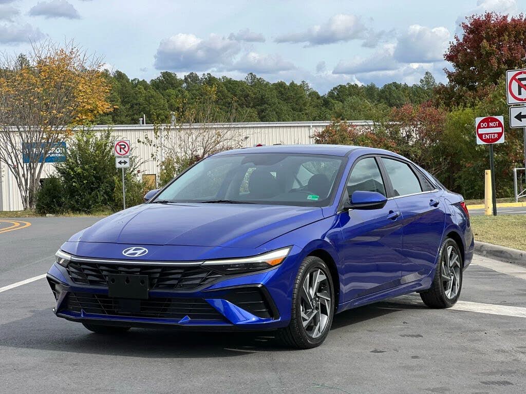 2024 Hyundai Elantra SEL FWD