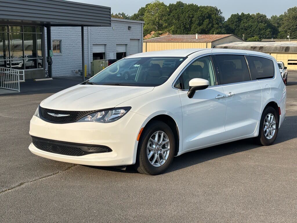 2023 Chrysler Voyager LX FWD