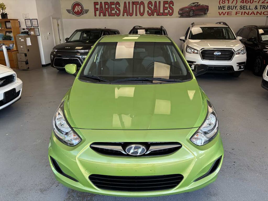 2012 Hyundai Accent GS 4-Door Hatchback FWD