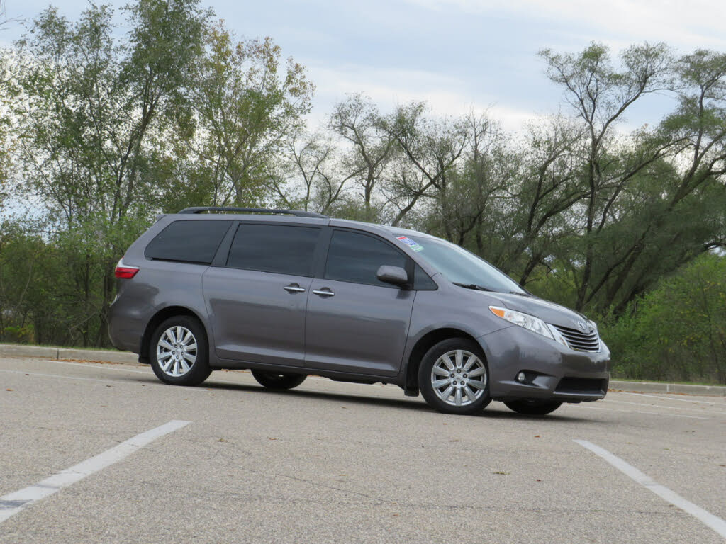 2017 Toyota Sienna XLE 7-Passenger AWD