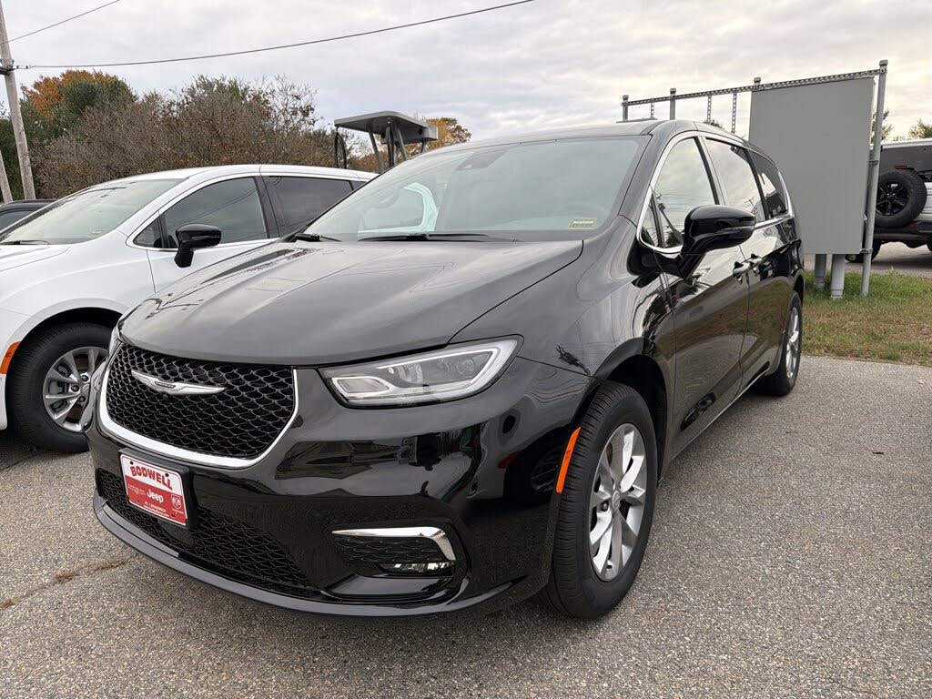 2026 Chrysler Pacifica Select AWD