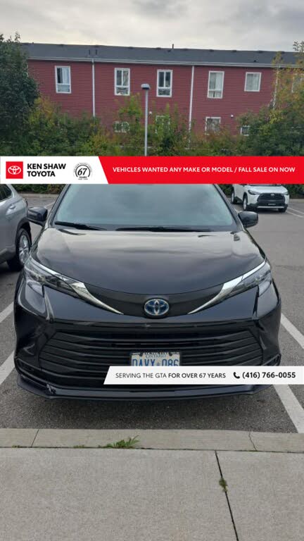 2025 Toyota Sienna XLE 8-Passenger FWD