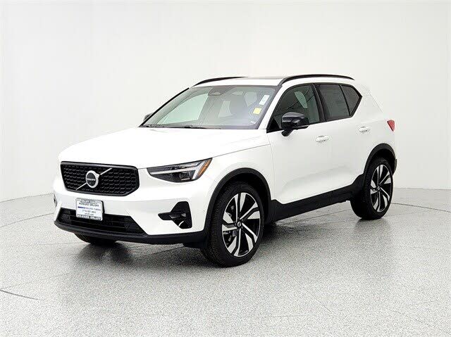 2025 Volvo XC40 B5 Ultra Dark Theme AWD
