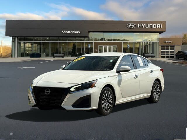 2023 Nissan Altima 2.5 SV FWD