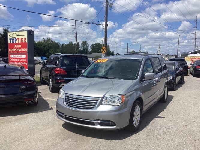 2016 Chrysler Town & Country Touring FWD