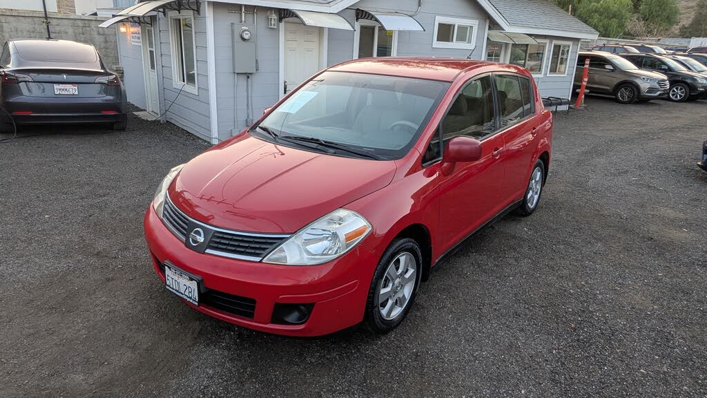 2007 Nissan Versa SL Hatchback