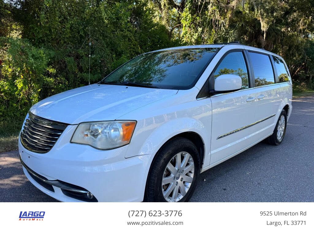 2014 Chrysler Town & Country Touring FWD
