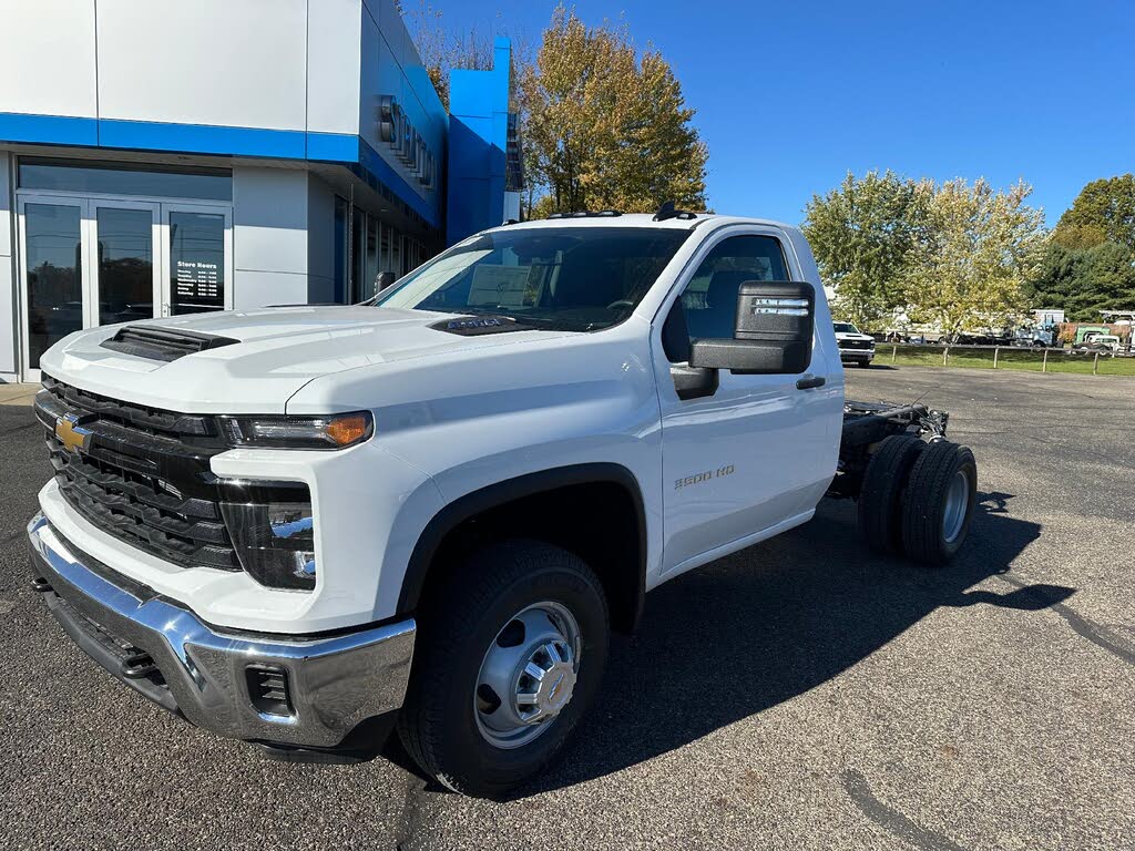 2026 Chevrolet Silverado 3500HD Chassis Work Truck Regular Cab 4WD