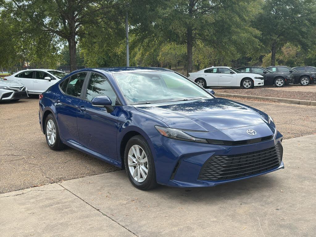 2025 Toyota Camry LE FWD