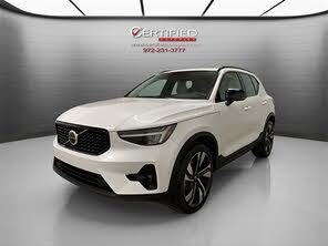 Volvo XC40 B5 Plus Dark Theme AWD