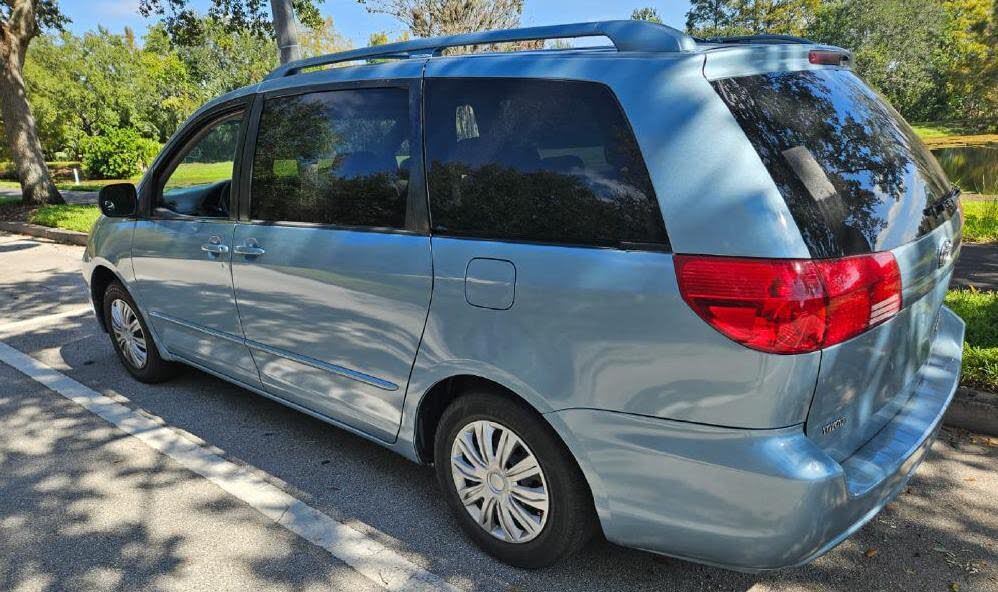 2005 Toyota Sienna XLE