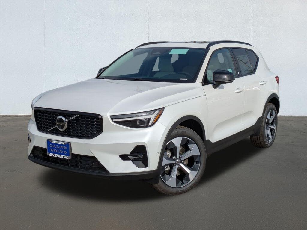 2026 Volvo XC40 B5 Plus AWD