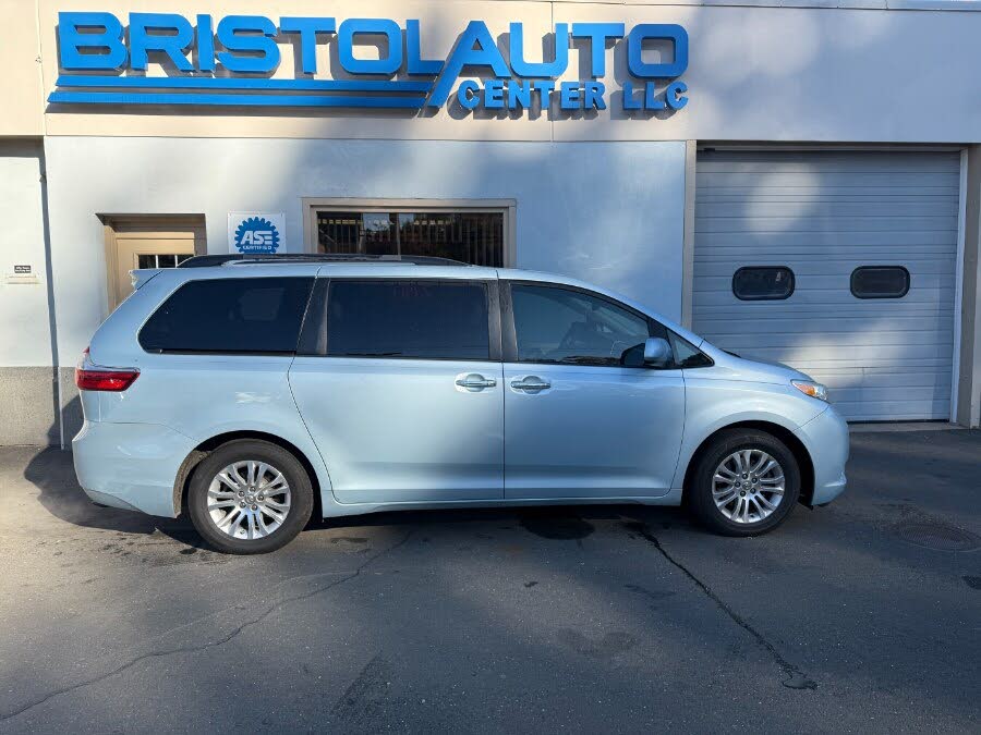 2016 Toyota Sienna XLE Premium 8-Passenger