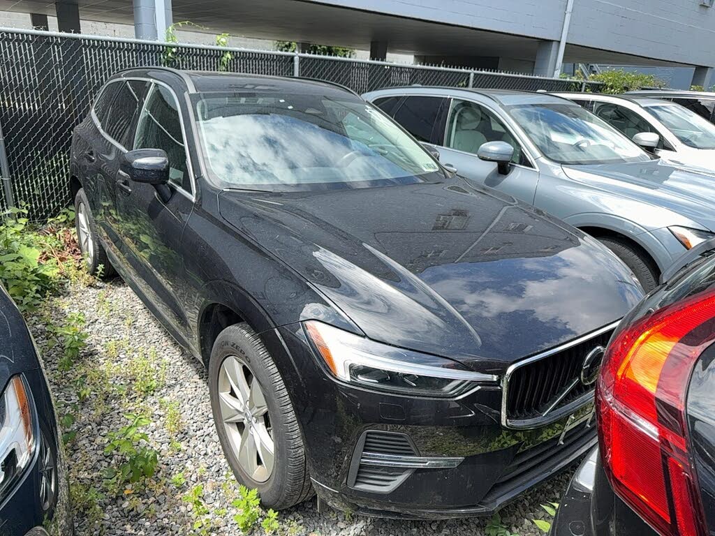2022 Volvo XC60 B5 Momentum AWD