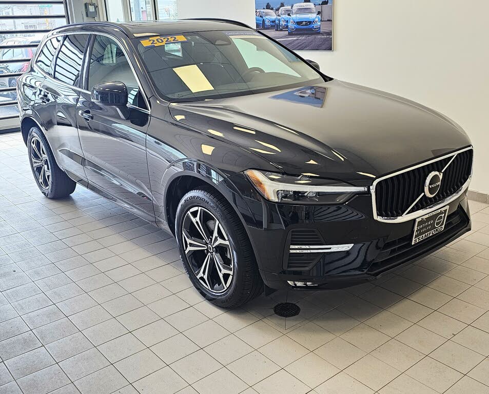 2022 Volvo XC60 B5 Momentum AWD