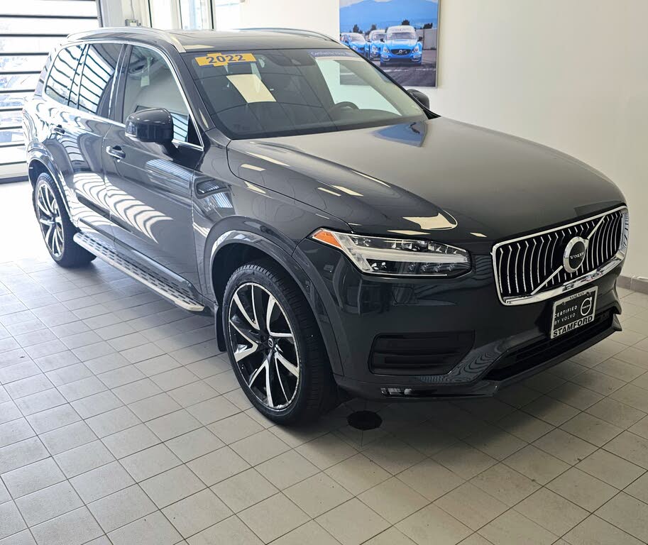 2022 Volvo XC90 T6 Momentum 7-Passenger AWD