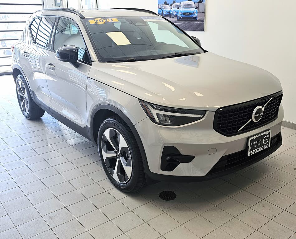 2023 Volvo XC40 B5 Plus Dark Theme AWD