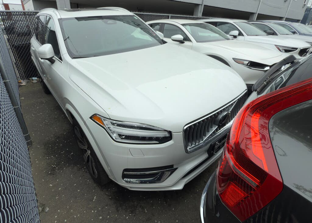 2023 Volvo XC90 B6 Ultimate Bright Theme 7-Passenger AWD