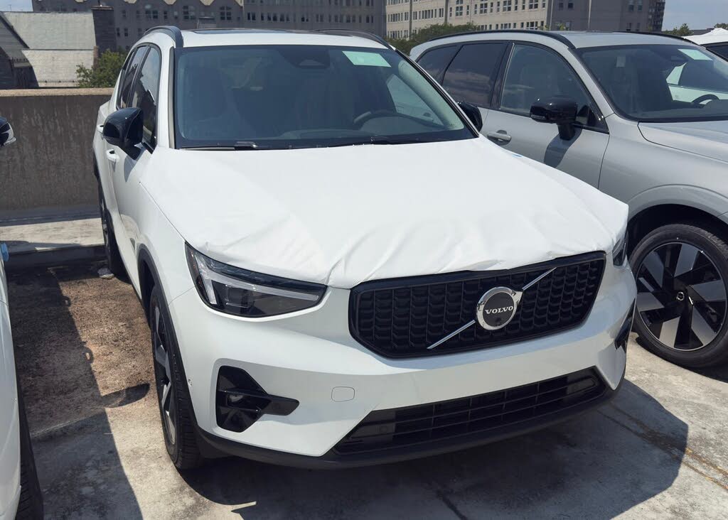 2026 Volvo XC40 B5 Plus AWD
