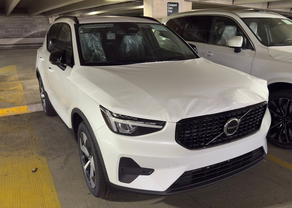 2026 Volvo XC40 B5 Core AWD