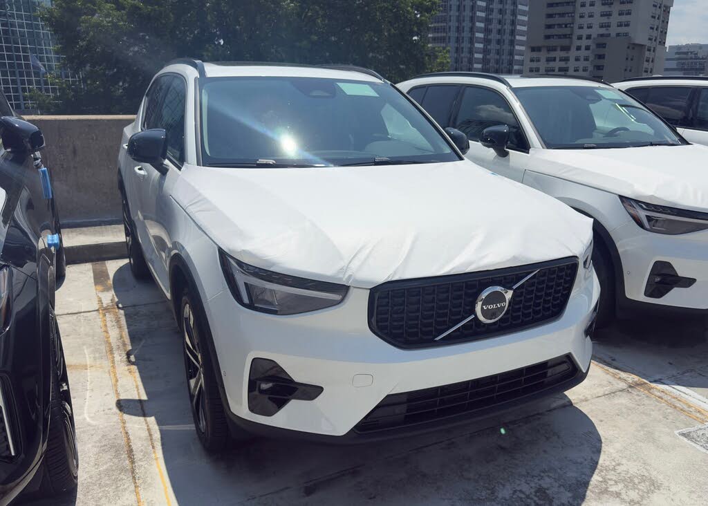2026 Volvo XC40 B5 Plus AWD