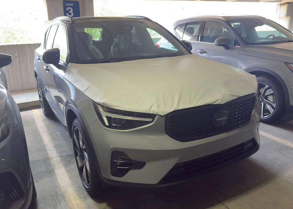 2026 Volvo XC40 B5 Ultra Black Edition AWD