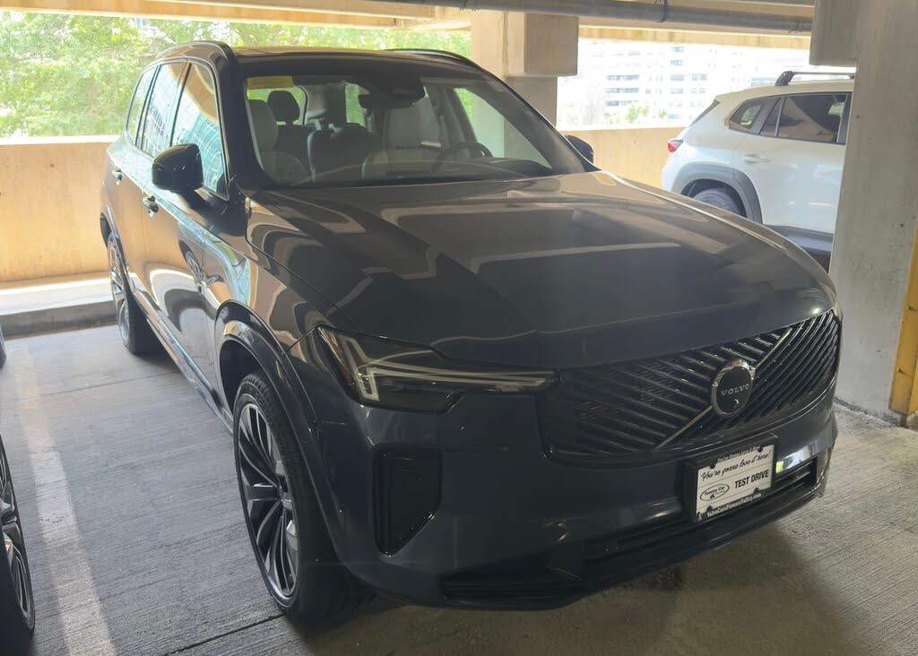 2026 Volvo XC90 B6 Ultra Dark 6-Passenger AWD