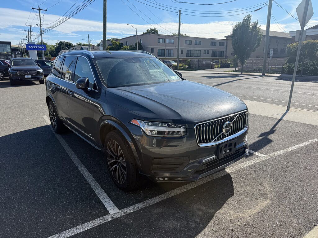 2022 Volvo XC90 T6 Momentum 7-Passenger AWD