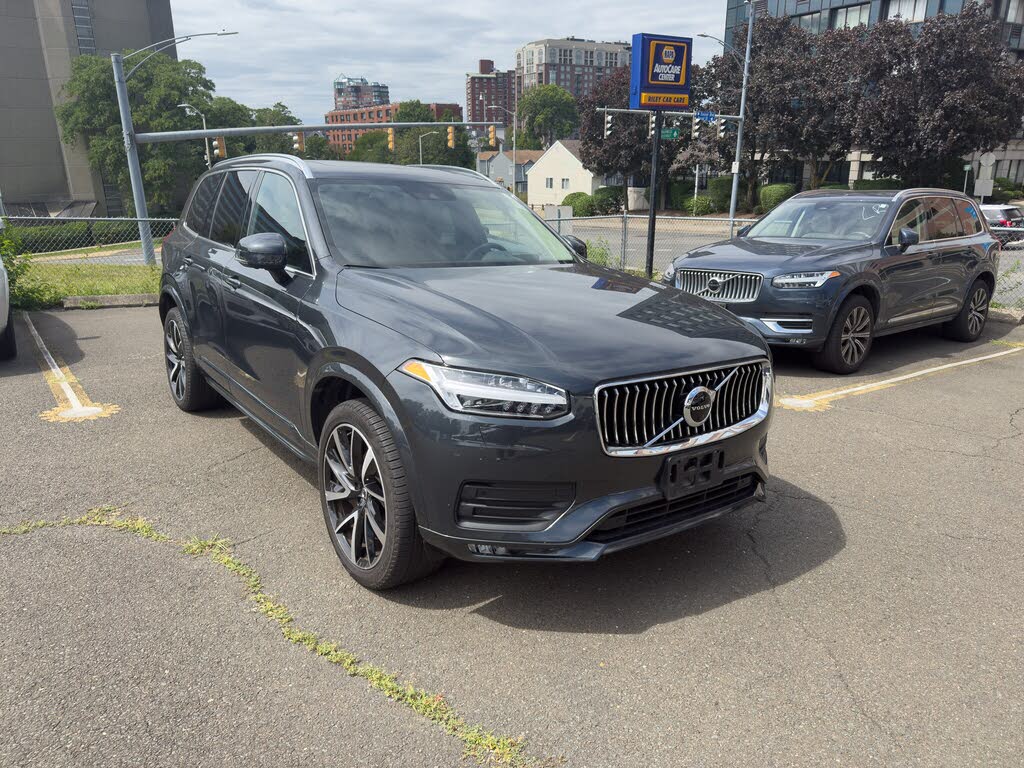 2022 Volvo XC90 T6 Momentum 7-Passenger AWD
