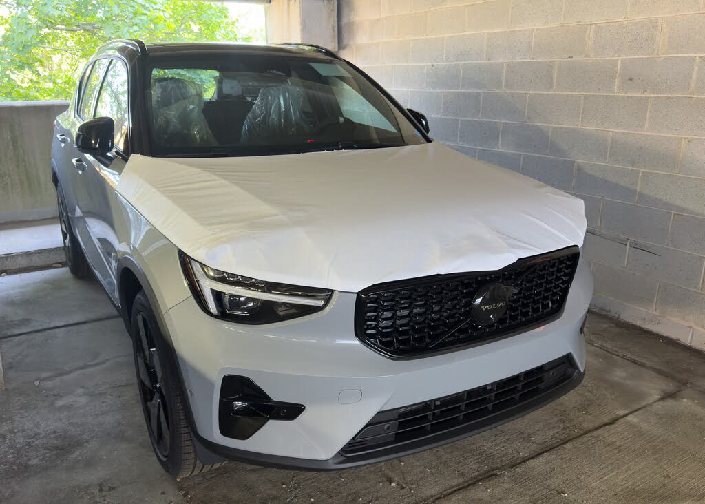 2026 Volvo XC40 B5 Ultra Black Edition AWD