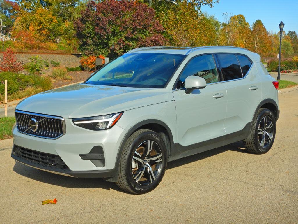 2025 Volvo XC40 B5 Core Bright Theme AWD