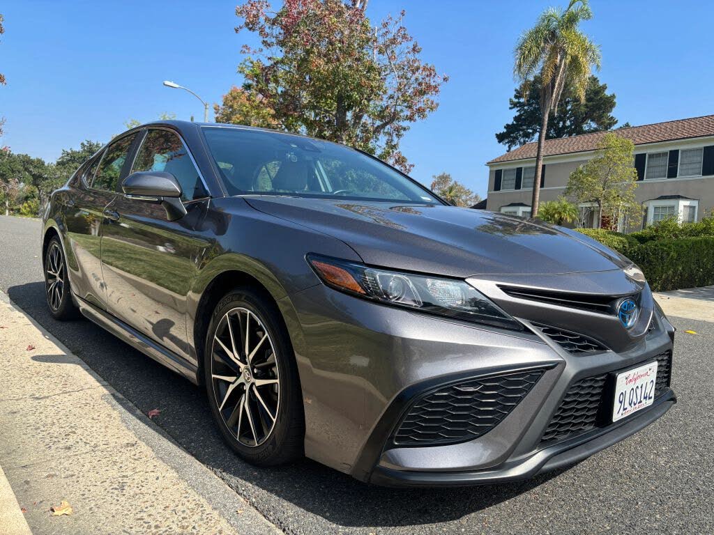 2024 Toyota Camry Hybrid SE FWD