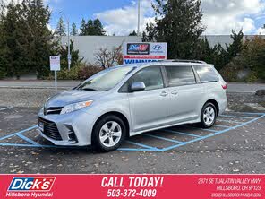Toyota Sienna LE 7-Passenger FWD with Auto-Access Seat