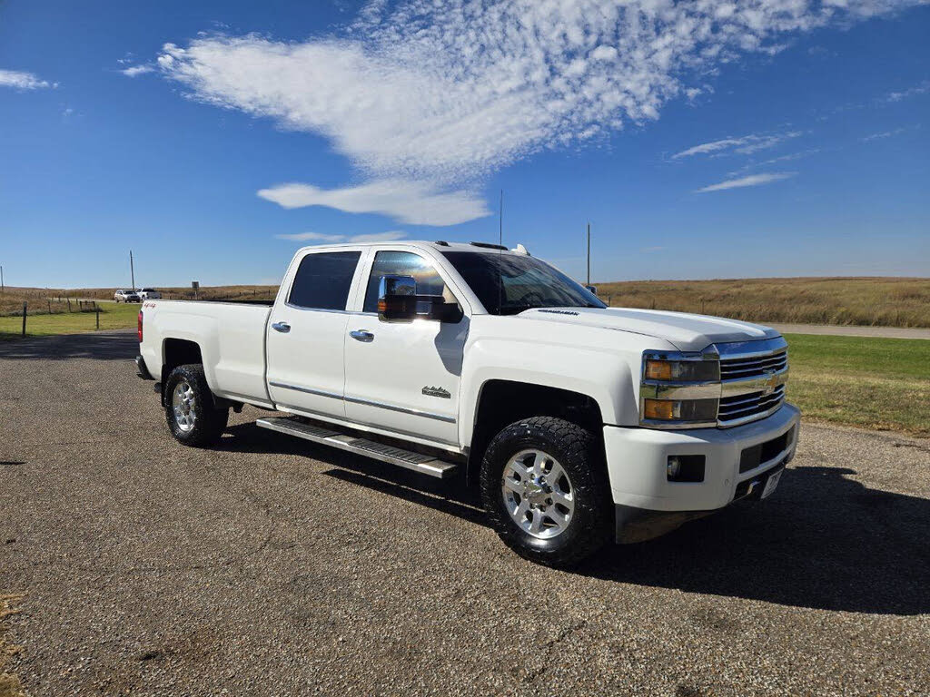 2015 Chevrolet Silverado 3500HD High Country Crew Cab LB 4WD