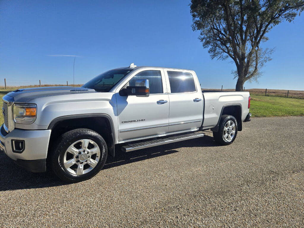 2017 GMC Sierra 2500HD Denali Crew Cab SB 4WD